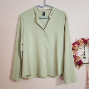 Pretty business casual green button-up blouse size small dazy